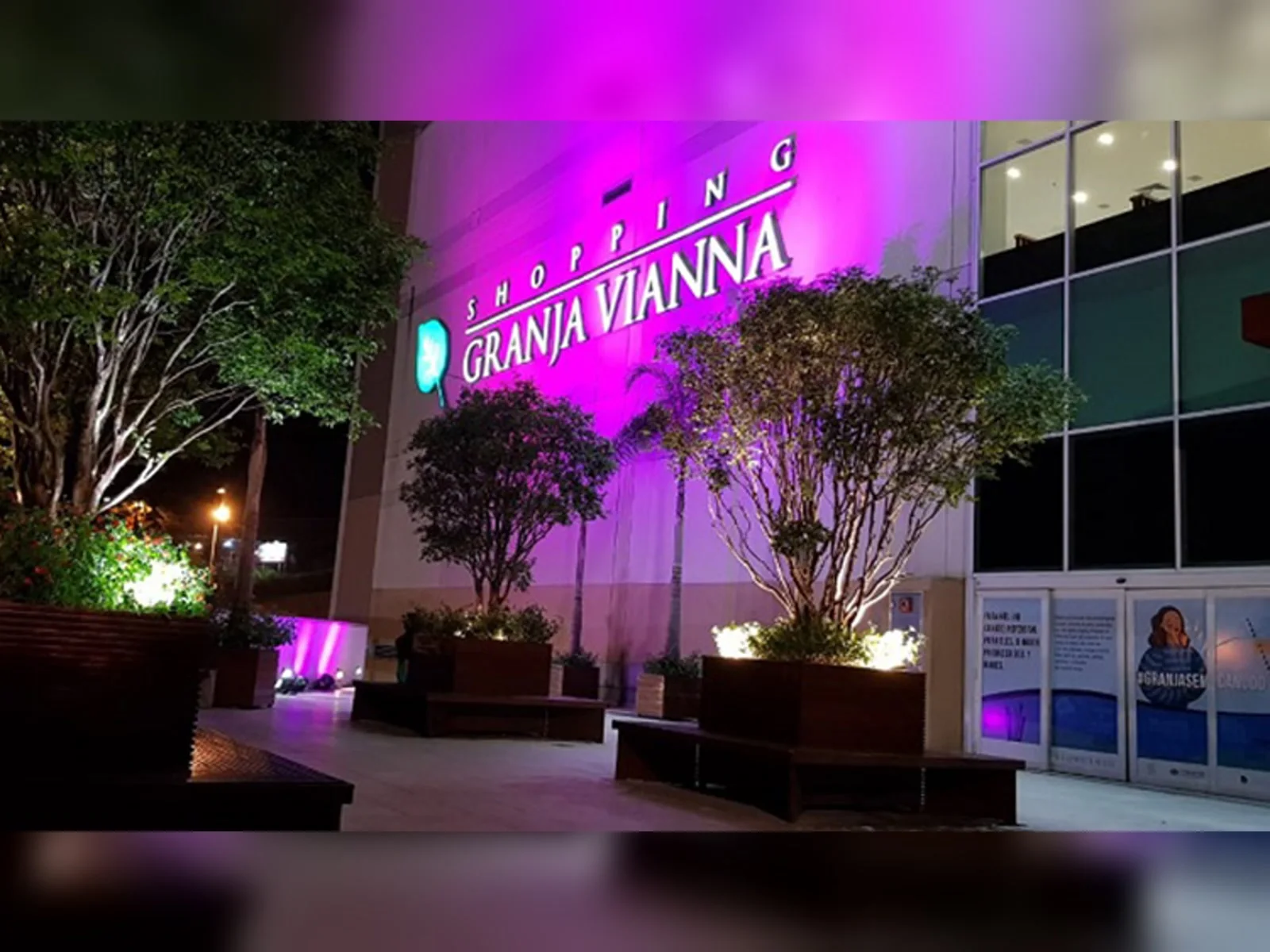 Fachada real do Shopping Granja Vianna em Cotia, São Paulo